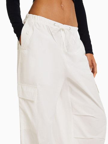 Wide Leg Pantalon cargo Bershka en blanc