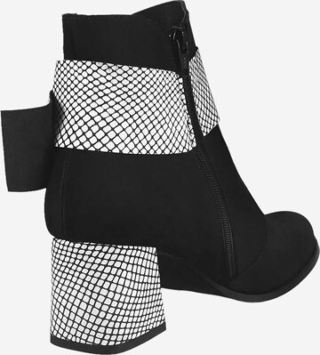 TIGGERS Ankle Boots in Black