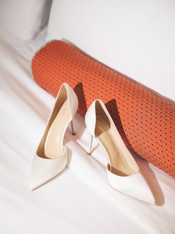 Estro Pumps '2310-6' in White