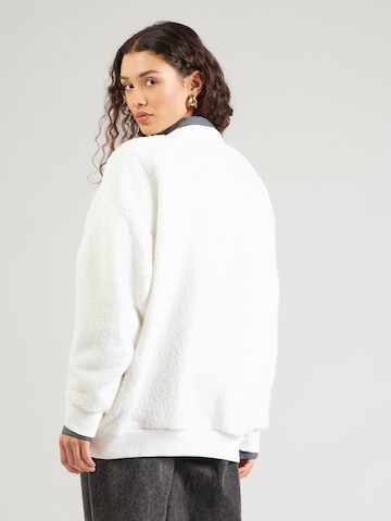 GAP Υπερμέγεθες πουλόβερ σε λευκό