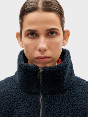 Geacă de iarnă de la Thinking MU pe albastru