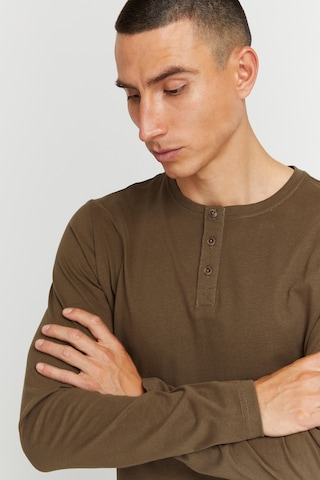 !Solid Langarmshirt 'Vinton' in Braun