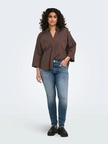 ONLY Carmakoma - Blusa 'CARSAJA KERI' en marrón