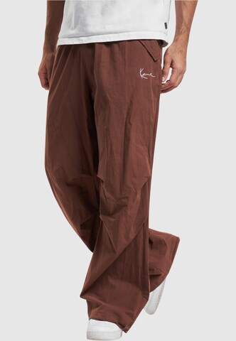 Loosefit Pantalon Karl Kani en marron : devant