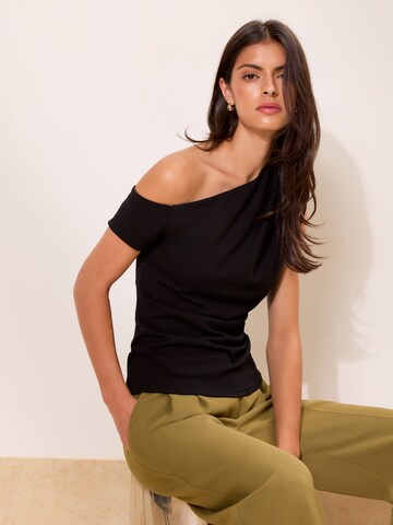 Lipsy Top in Black