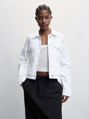 MANGO Between-Season Jacket 'VICKY' in White: front