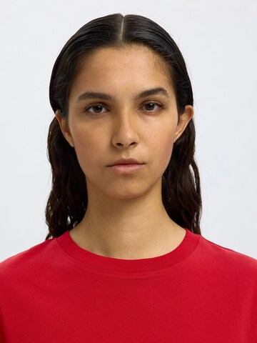 SELECTED FEMME - Camiseta 'SLFMY ESSENTIAL' en rojo