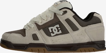 Baskets basses 'STAG' DC Shoes en marron : devant