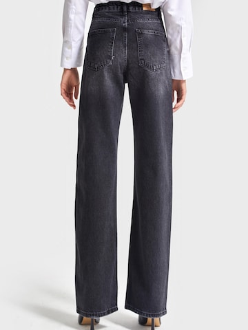 IT'S BASIC Regular Jeans 'EMMA Straight High Rise' in Zwart