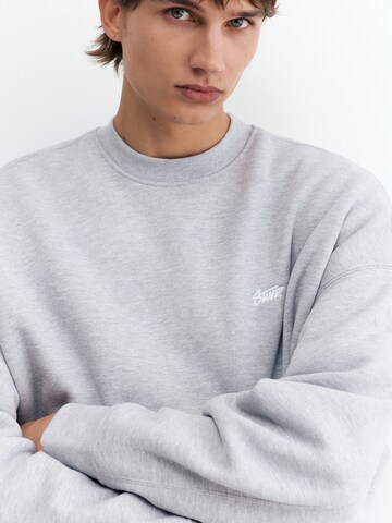 Pull&Bear Sweatshirt 'STWD' in Grijs