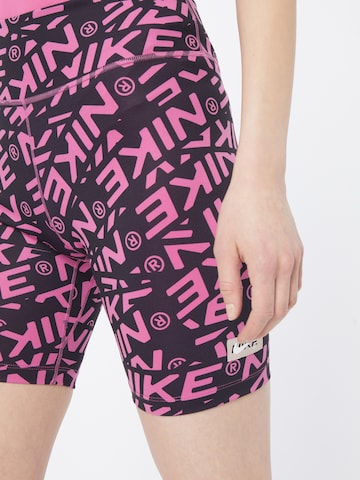 NIKESkinny Sportske hlače - crna boja