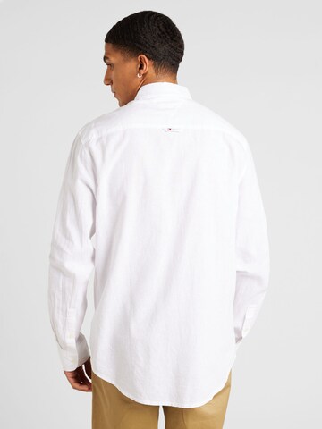 Coupe regular Chemise Tommy Jeans en blanc