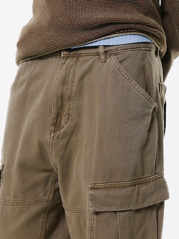 Pull&Bear Baggy Cargo trousers in Brown