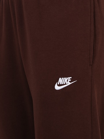 Tapered Pantaloni 'Club Fleece' de la Nike Sportswear pe maro