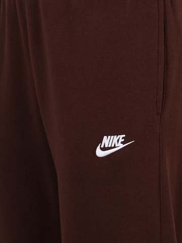 Nike Sportswear Zwężany krój Spodnie 'Club Fleece' w kolorze brązowy