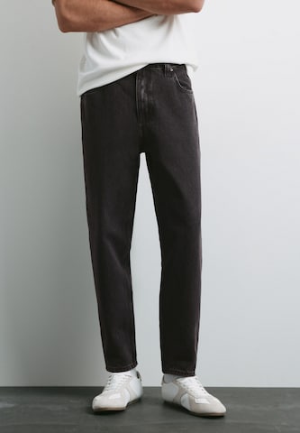 Pull&Bear Szabványos Farmer - fekete: elől