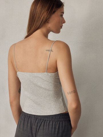 Next Top in Grau