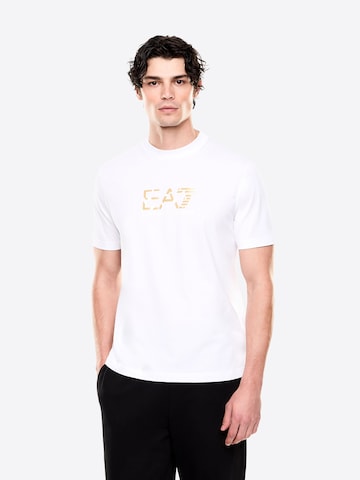 Maglietta '7M001562UC001' di EA7 Emporio Armani in bianco