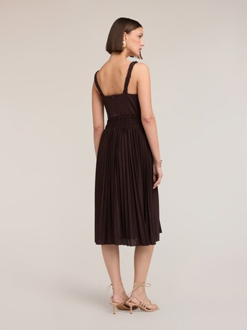 Robe MOTIVI en marron