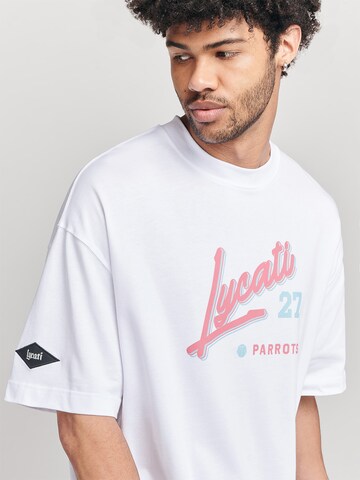 T-Shirt 'Playoffs' LYCATI exclusive for ABOUT YOU en blanc