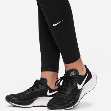 NIKE Skinny Spodnie sportowe 'ONE' w kolorze czarny