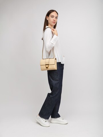 Coccinelle - Bolso de hombro 'Arlettis Handbag Grained Leather' en amarillo: frente