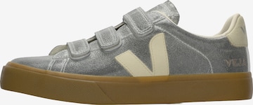 sidabrinė Veja Sportbačiai be auliuko 'Recife': priekis