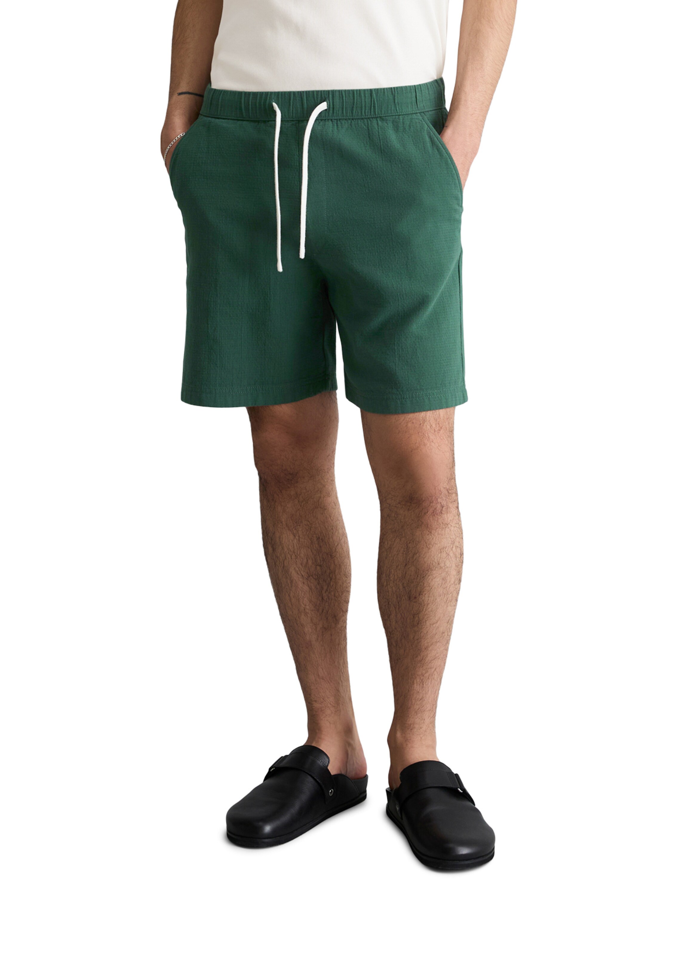 Marc O'Polo DENIM Regular Trousers in Green: front