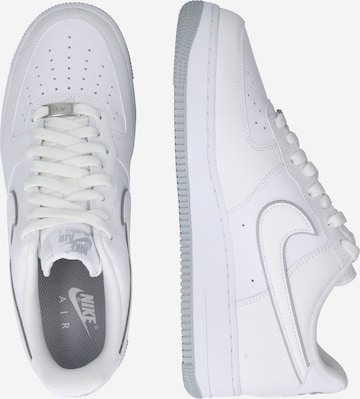 balts Nike Sportswear Zemie brīvā laika apavi 'AIR FORCE 1 07'