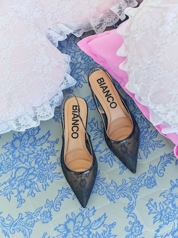 Escarpins à bride arrière 'Kristin' Bianco en noir