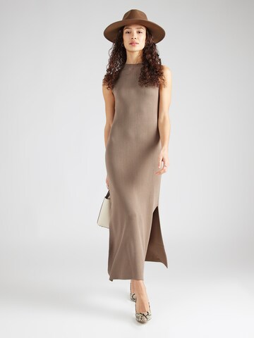 IVY OAK Stickad klänning i brun