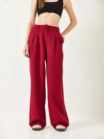 Bianco Lucci Wide leg Pleat-Front Pants in Red