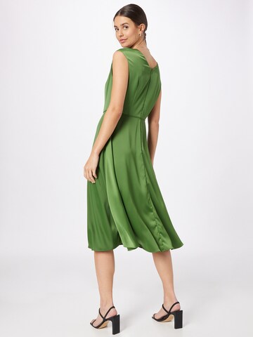 Rochie de cocktail de la Vera Mont pe verde