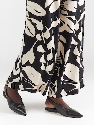 Wide Leg Pantalon à pince Sublevel en noir