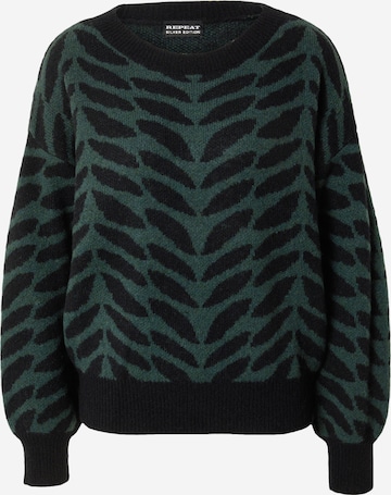 REPEAT Cashmere Sweater in Green: front