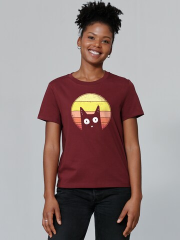Maglietta ' Sunset Cat ' di Watapparel in rosso: frontale