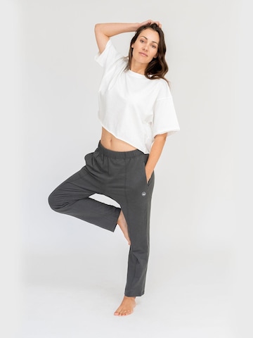 LOTUSCRAFTS Loosefit Sporthose 'Fiona'‌‌‌‌‌‌‌ in Grau