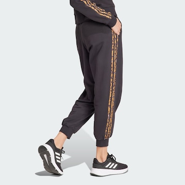 ADIDAS SPORTSWEAR - Tapered Pantalón deportivo 'Essentials' en negro