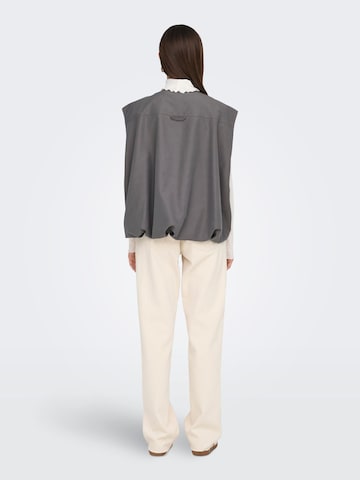 ONLY Vest i grå