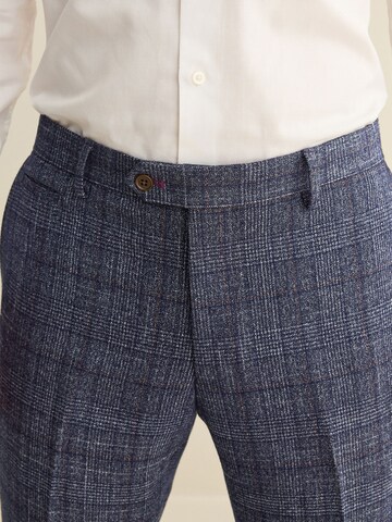 Coupe slim Pantalon à plis Next en bleu