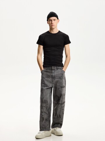Wide leg Jeans di Bershka in grigio: frontale