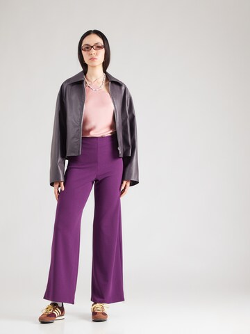 Wide leg Pantaloni 'GLUT' di SISTERS POINT in lilla