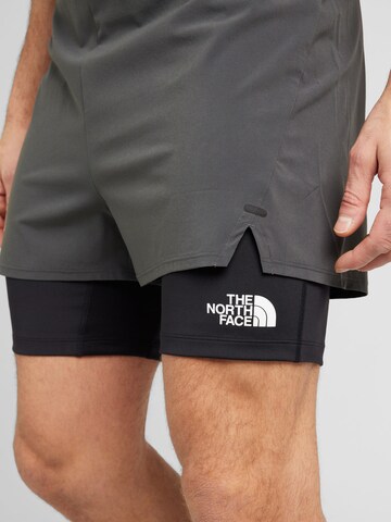 THE NORTH FACE Regular Outdoorshorts 'MA LAB' in Grau