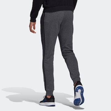 ADIDAS SPORTSWEAR Zúžený Sportovní kalhoty 'Essentials' – šedá