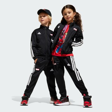 ADIDAS SPORTSWEAR Облекло за трениране 'Marvel Spider-Man' в черно: отпред