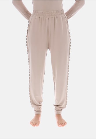 Effilé Pantalon Ted Baker en gris : devant