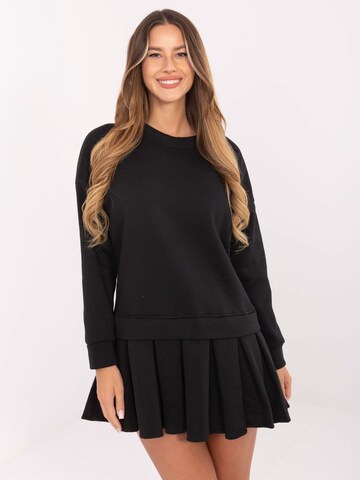 Madnezz House Dress in Black: front