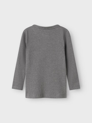 NAME IT - Camiseta 'NMMKab' en gris