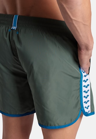 ARENA Kratke kopalne hlače 'TEAM STRIPE' | zelena barva