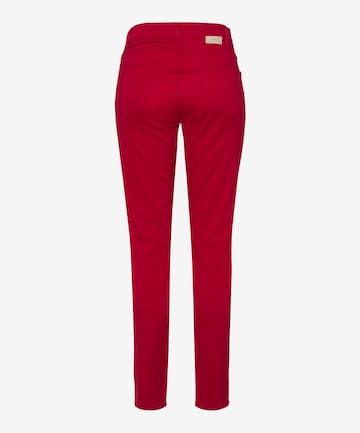 Coupe slim Pantalon 'SHAKIRA' BRAX en rouge
